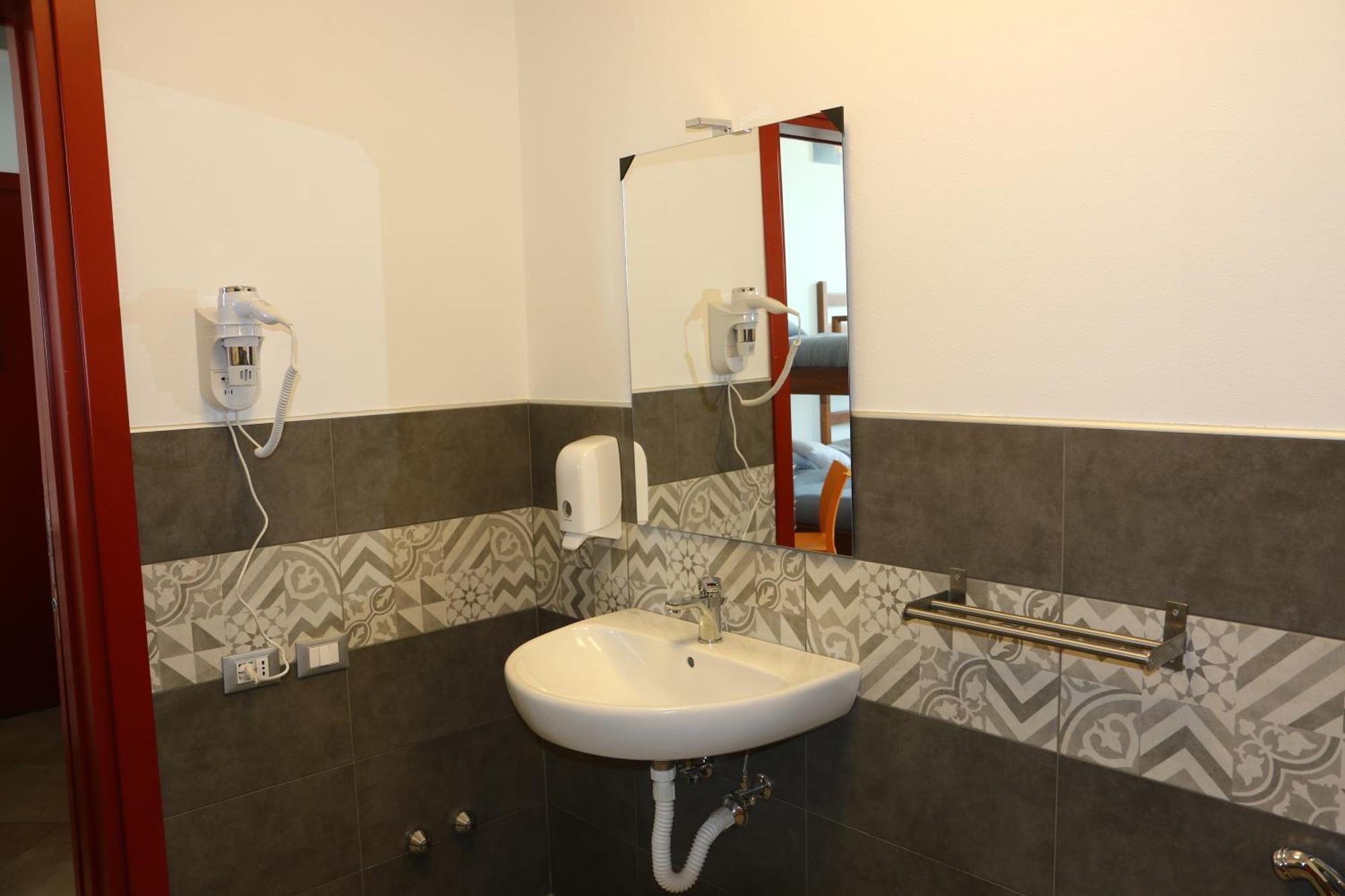 Student'S Hostel Parma Dış mekan fotoğraf